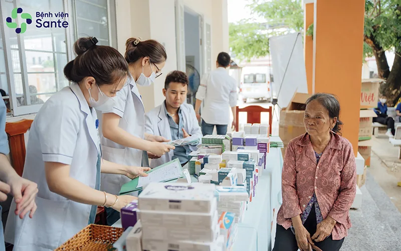 Hoạt động phát thuốc miễn phí cho người dân - Bệnh viện SANTE Bình Thạnh, TP.HCM Hoạt động phát thuốc miễn phí cho người dân - Bệnh viện SANTE Bình Thạnh, TP.HCM
