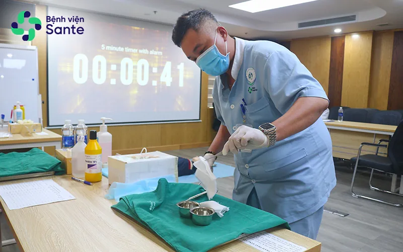 Thực hành thay băng vết thương Thực hành thay băng vết thương - Bệnh viện SANTE Bình Thạnh, TP.HCM