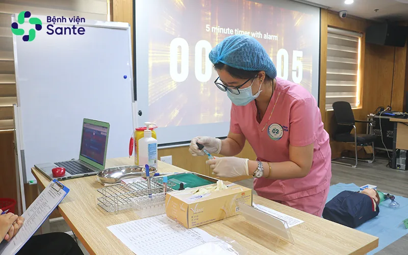 Thực hành lấy máu và định nhóm máu Thực hành lấy máu và định nhóm máu - Bệnh viện SANTE Bình Thạnh, TP.HCM